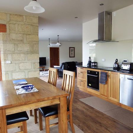 Mahana Farm Cottage ภายนอก รูปภาพ