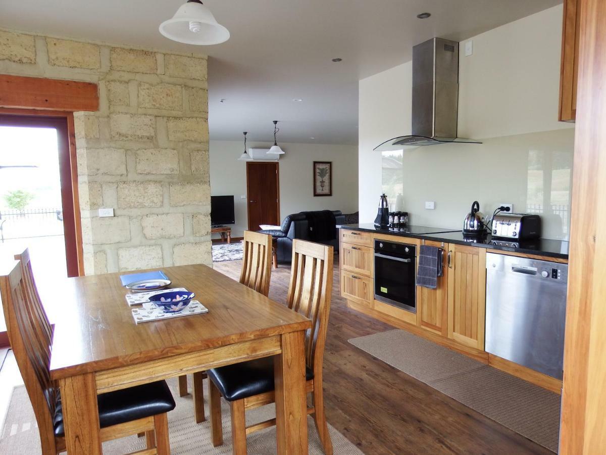 Mahana Farm Cottage ภายนอก รูปภาพ