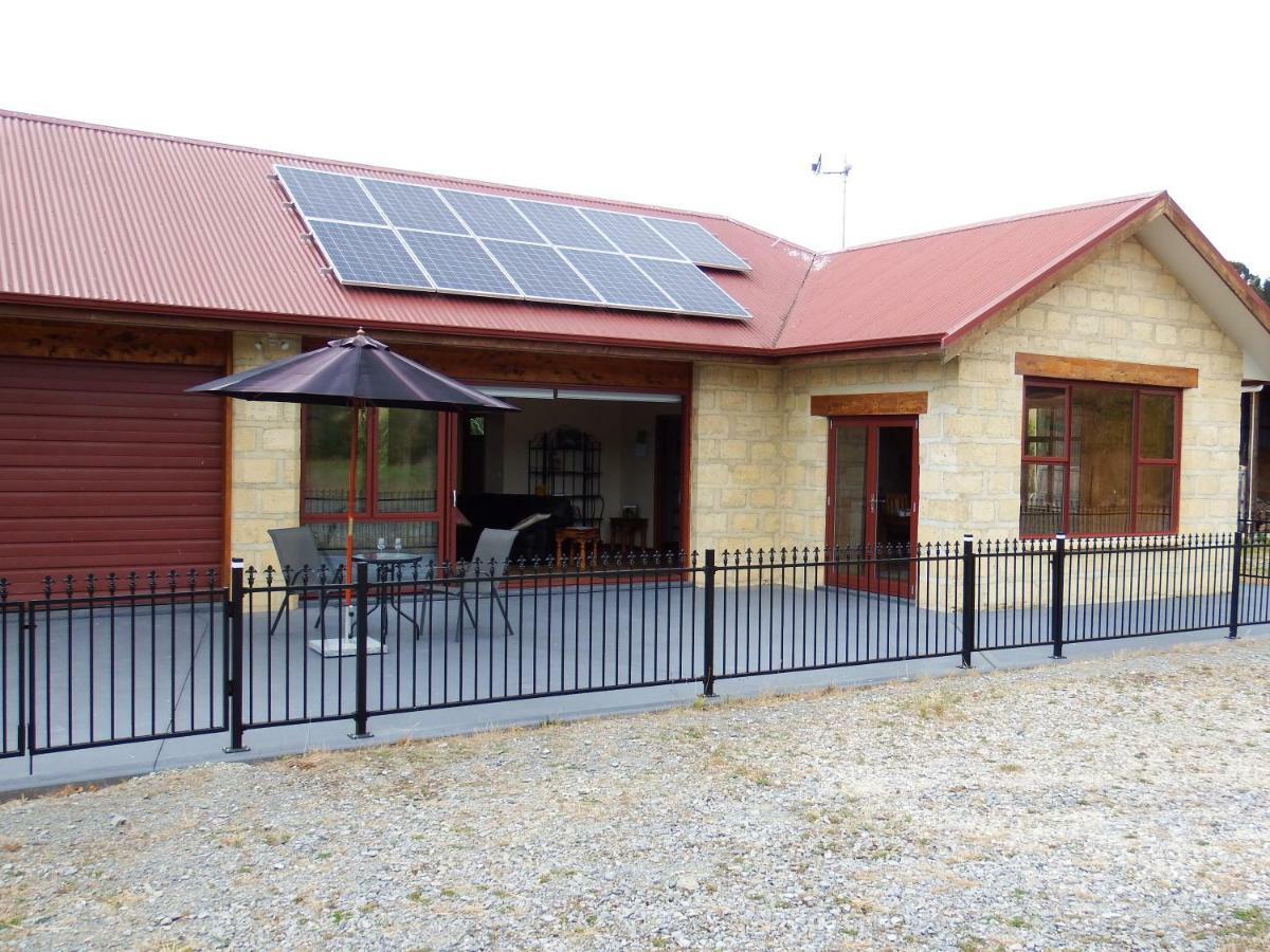 Mahana Farm Cottage ภายนอก รูปภาพ